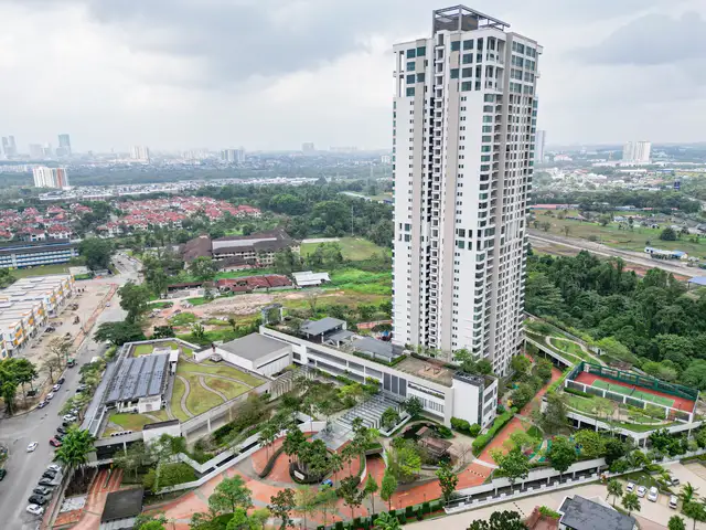 Molek Pine 4 tower and gardens from above